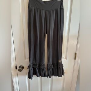 Matilda Jane ruffle cropped pants with lace detail- size medium